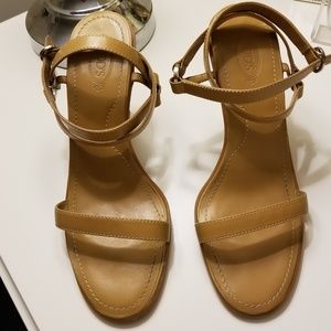 Tod's Tan Sandals
